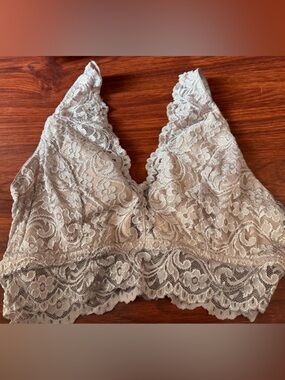 smart & sexy Lace Bralette in Light Gray
